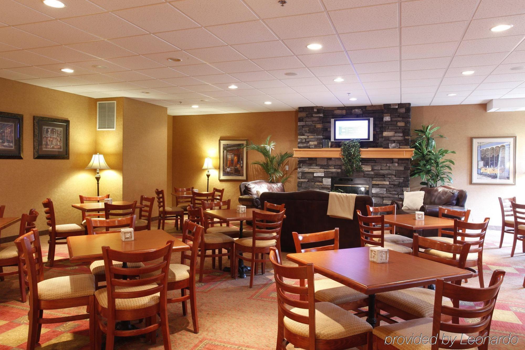 Pomeroy Inn And Suites Chetwynd מראה חיצוני תמונה